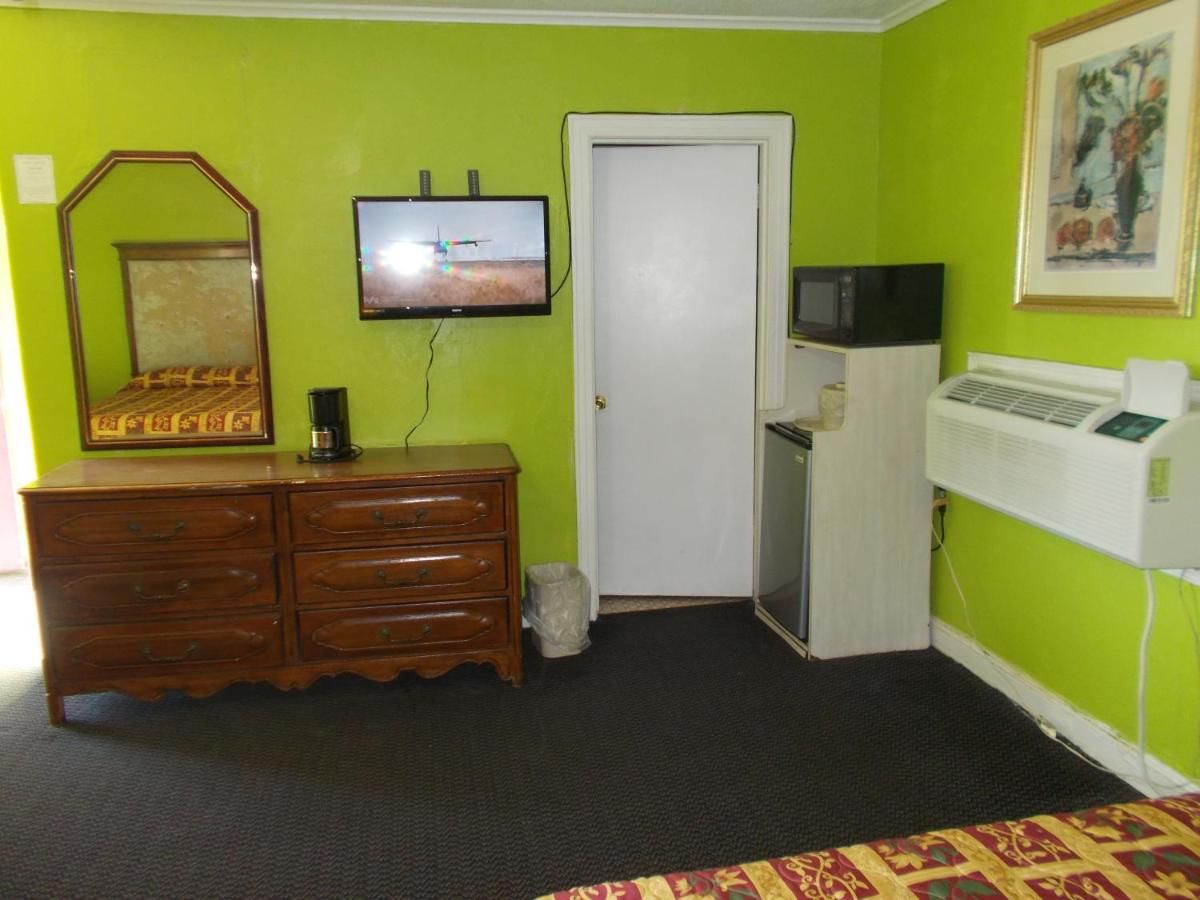 Hillside Motel 9