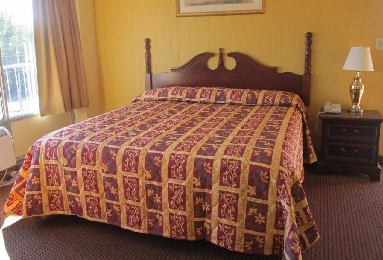 Budgetel Inn & Suites 7