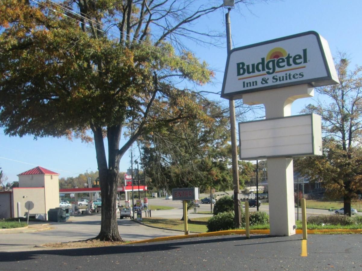 Budgetel Inn & Suites 9