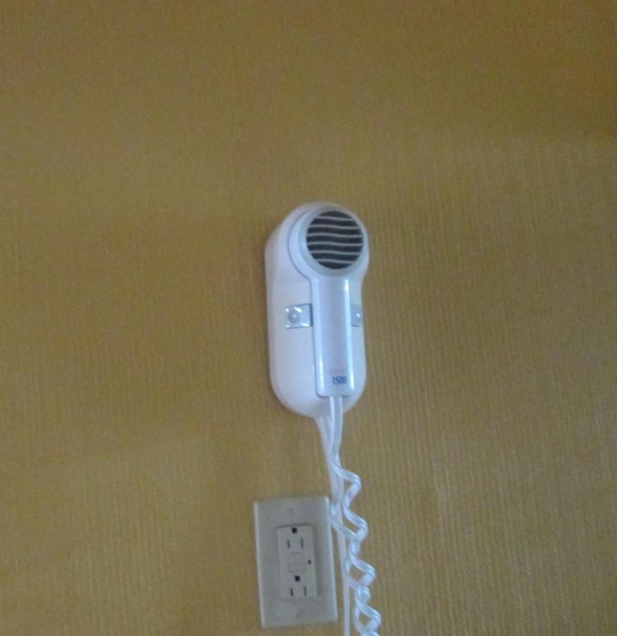 Budgetel Inn & Suites 10