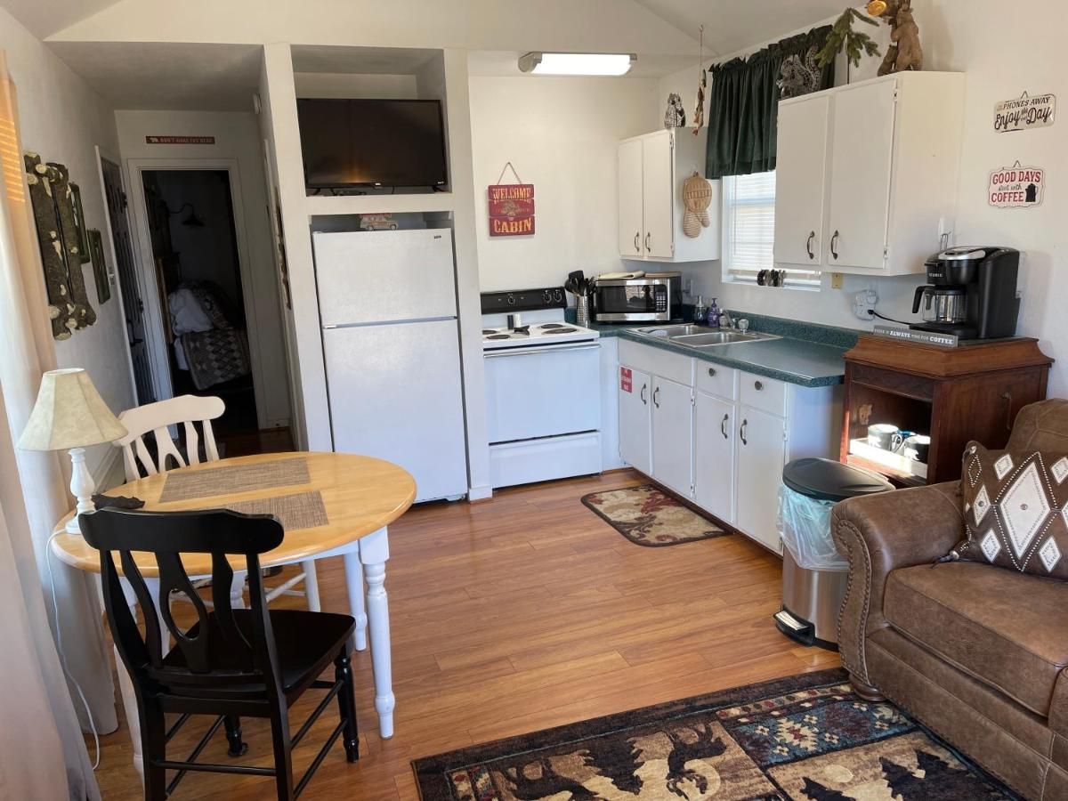 Mountain View Guest Motel 10
