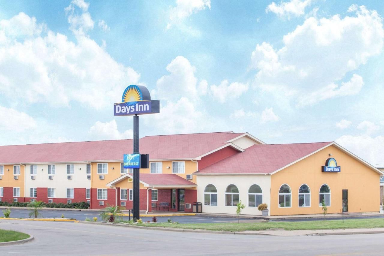 Days Inn by Wyndham Miami 6