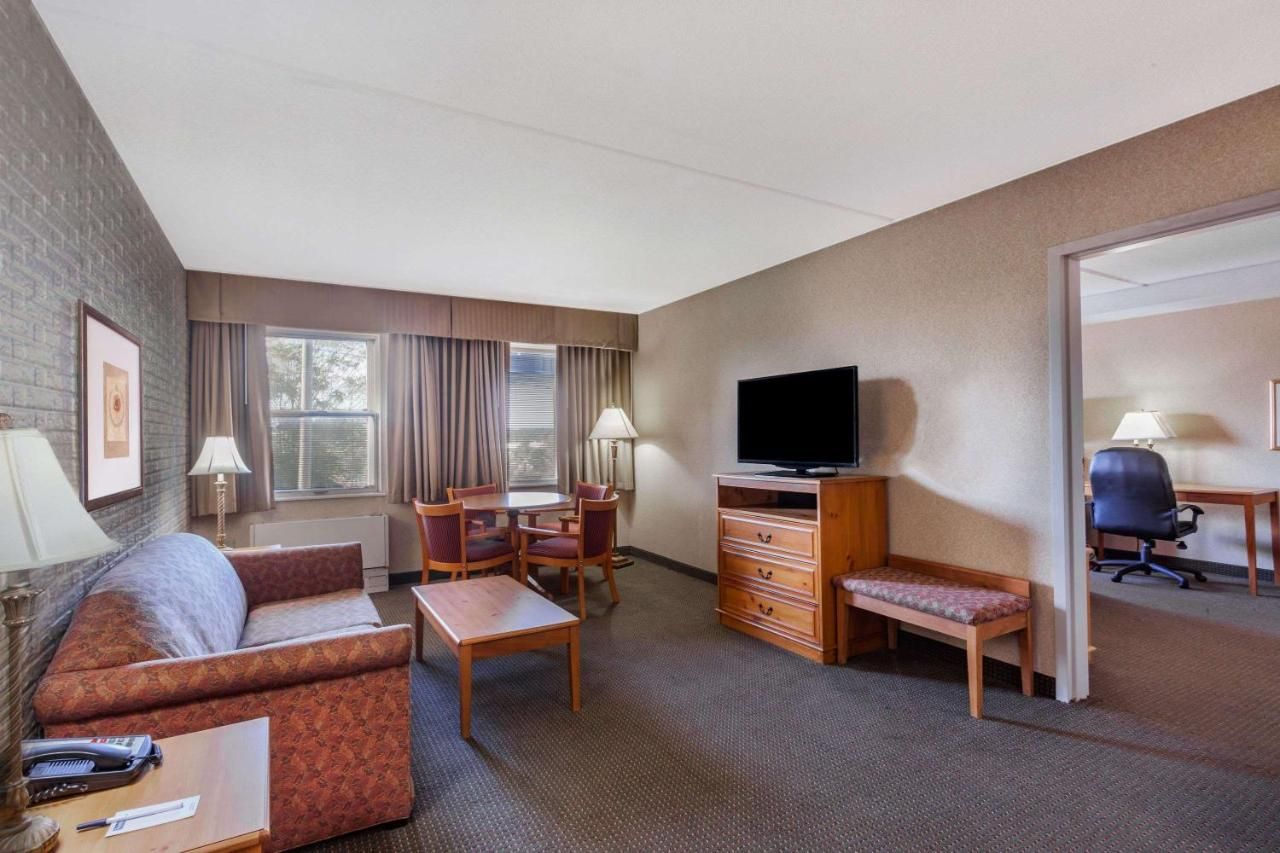 Travelodge by Wyndham Winchester 6