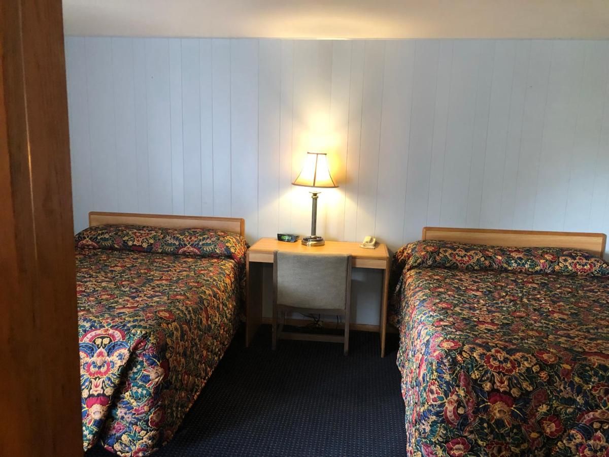 Parkway Motel 8