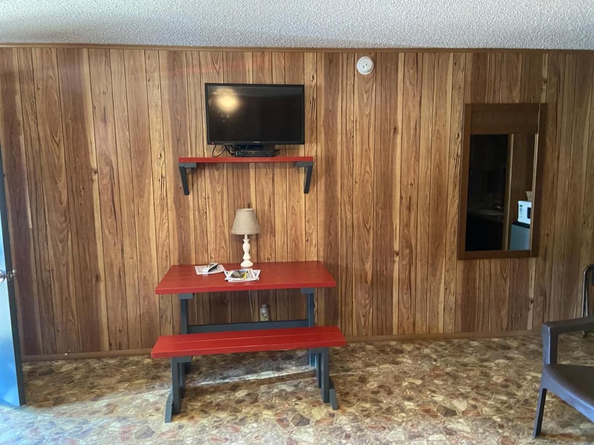 Reel Inn and Lodge 6