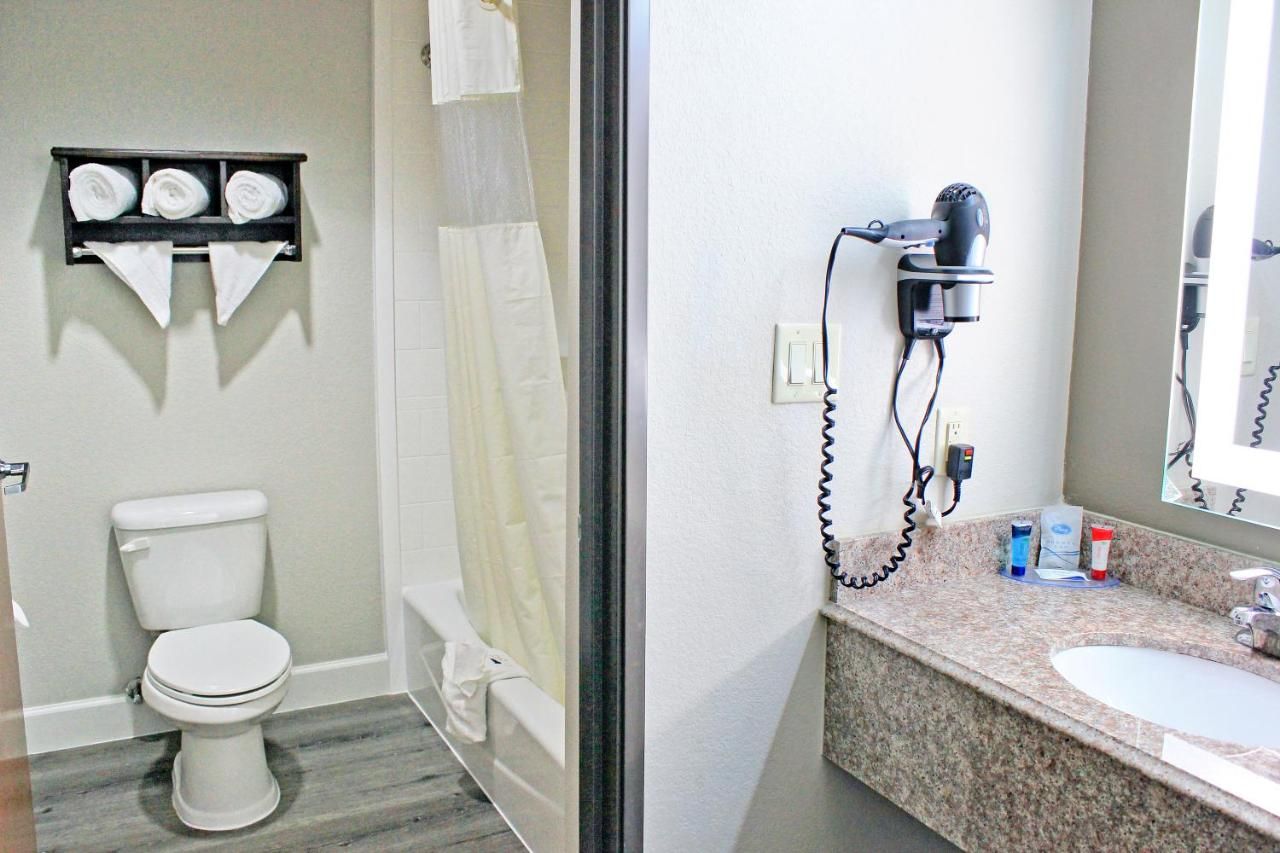 Palacio Royale Houston NW at Beltway 8 10