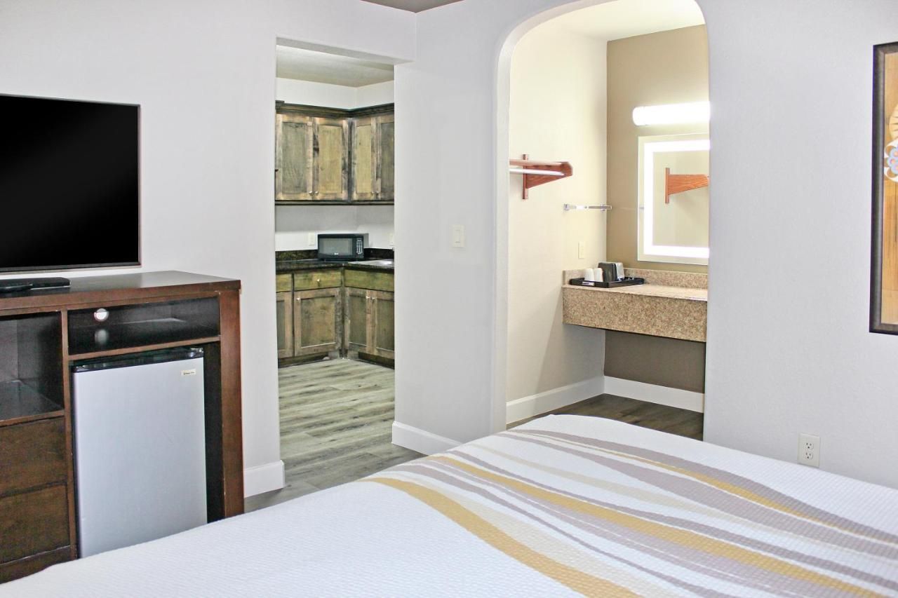 Palacio Royale Houston NW at Beltway 8 9