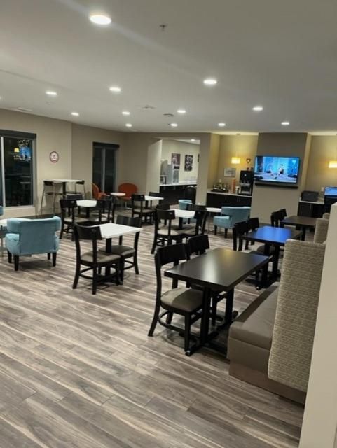 La Quinta Inn & Suites by Wyndham Wenatchee 9