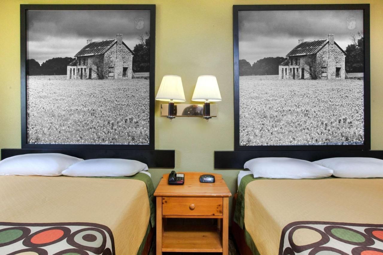 Super 8 by Wyndham Sherman 9