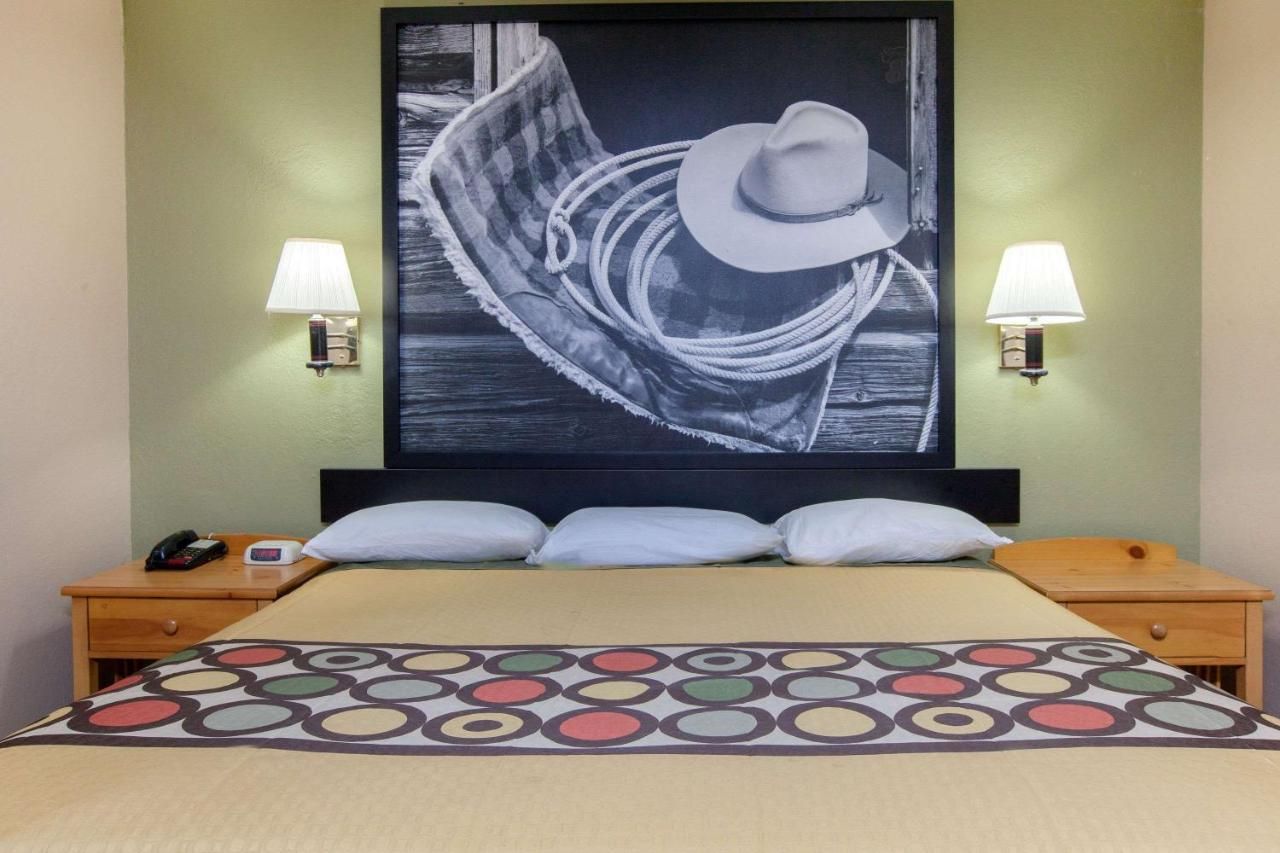Super 8 by Wyndham Sherman 10
