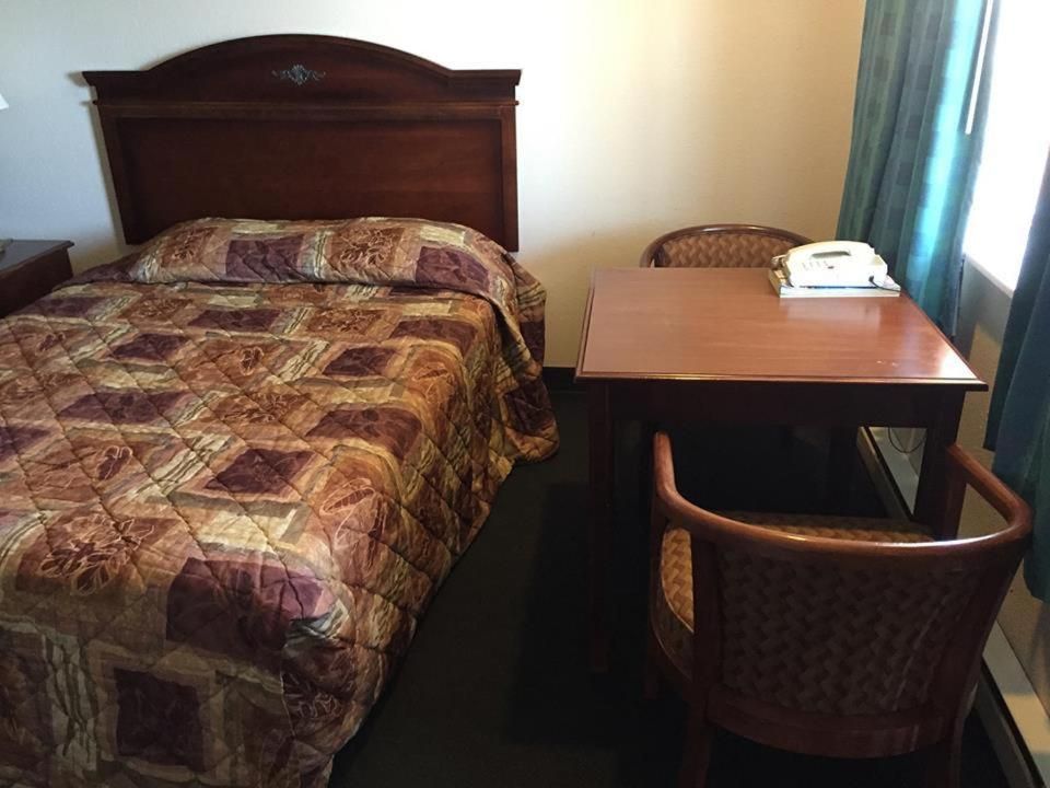 Summer Wind Budget Motel 10