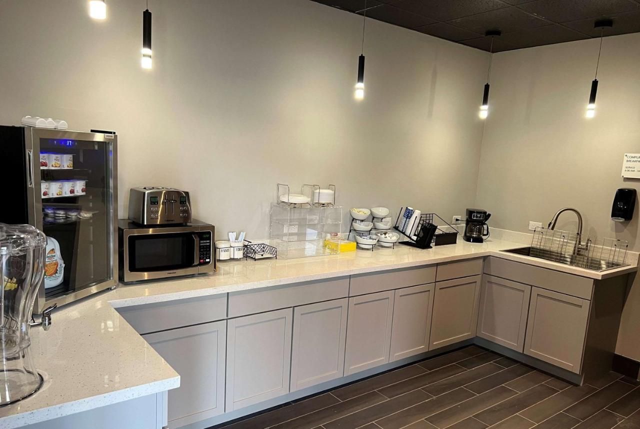Ramada by Wyndham Studio Suites Dothan 10