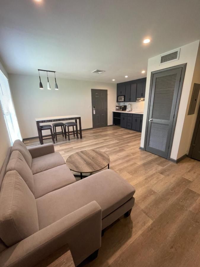 Ramada by Wyndham Studio Suites Dothan 6