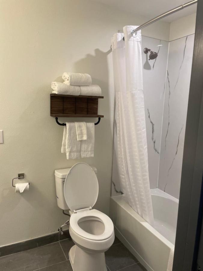Ramada by Wyndham Studio Suites Dothan 7