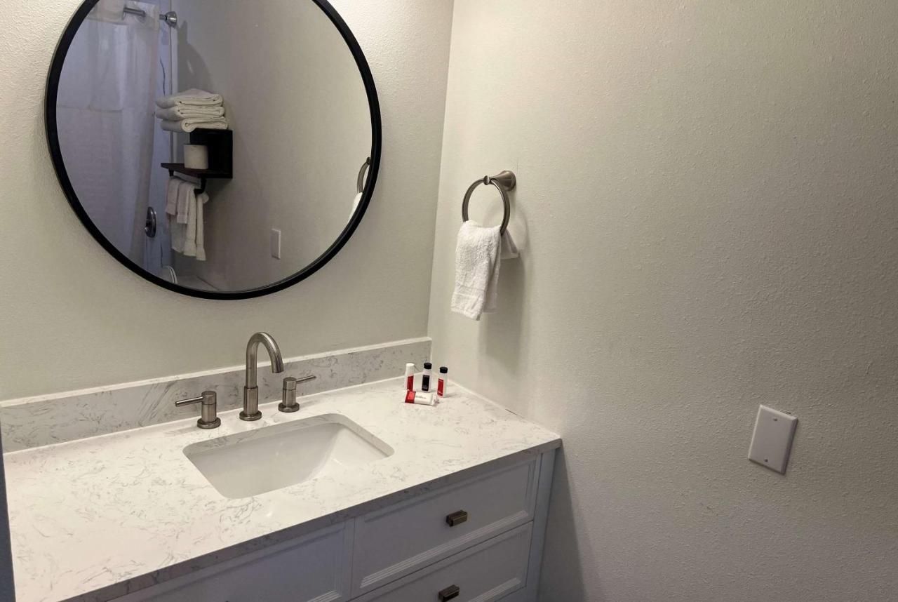 Ramada by Wyndham Studio Suites Dothan 9