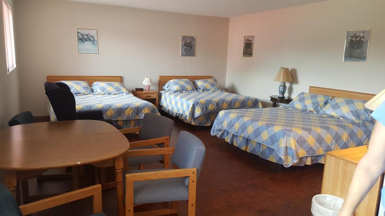 Alpine Motel in heart of Wisconsin Dells downtown. 6