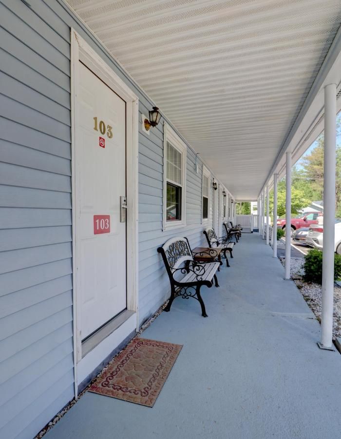Brookside Inn & Cottages 8