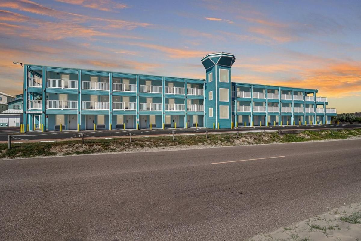 Seaside Boutique Hotel, Waves At Your Doorstep 9