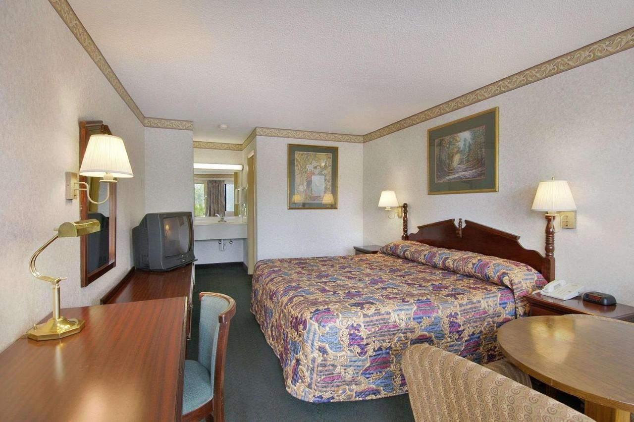 Days Inn by Wyndham Cartersville 10