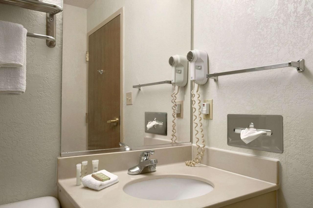 Super 8 by Wyndham Corydon 8