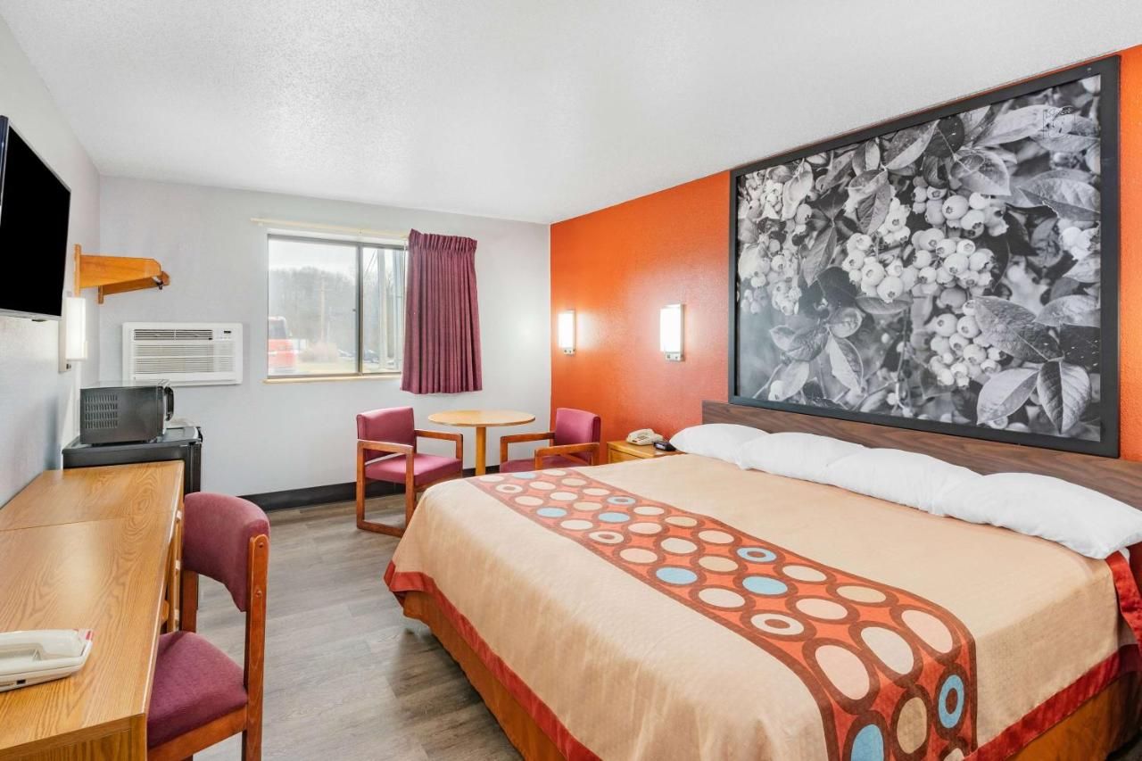 Super 8 by Wyndham Waynesburg 9