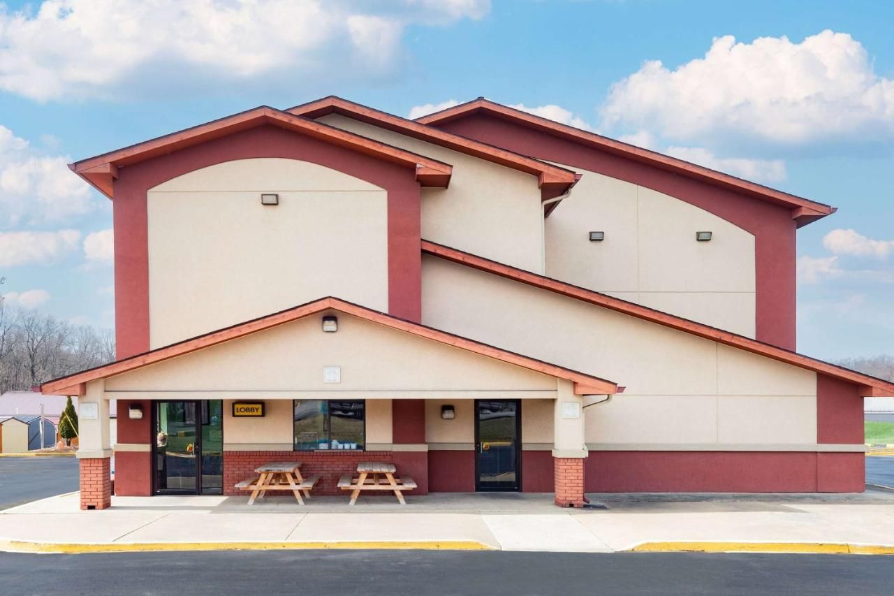 Super 8 by Wyndham Waynesburg 10