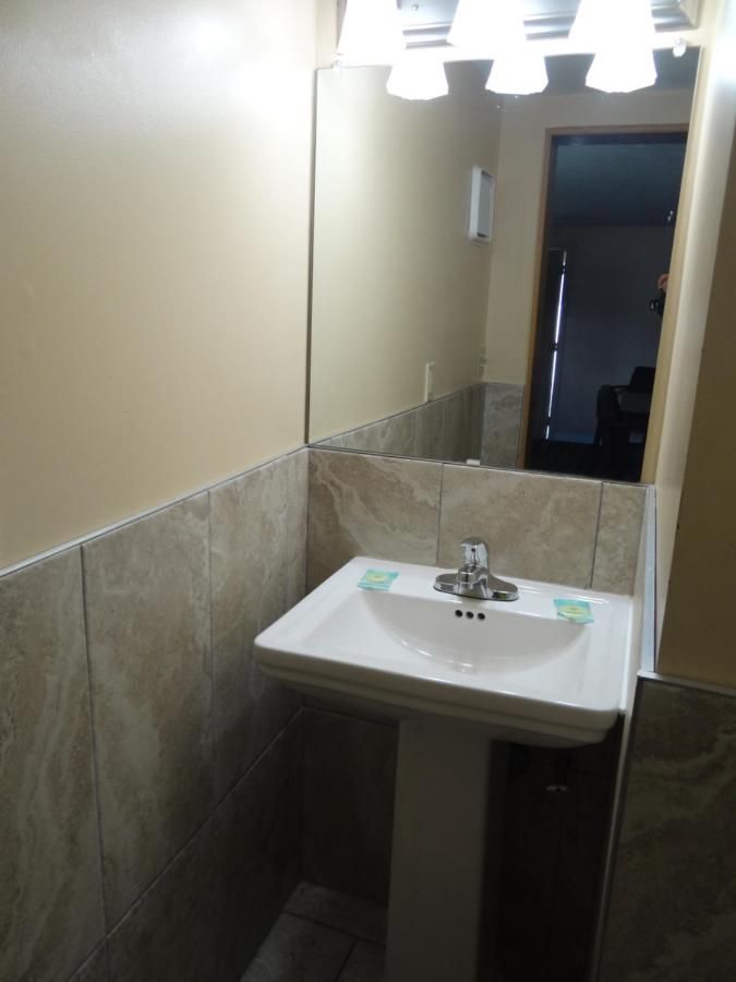 Budget Inn Columbus 8