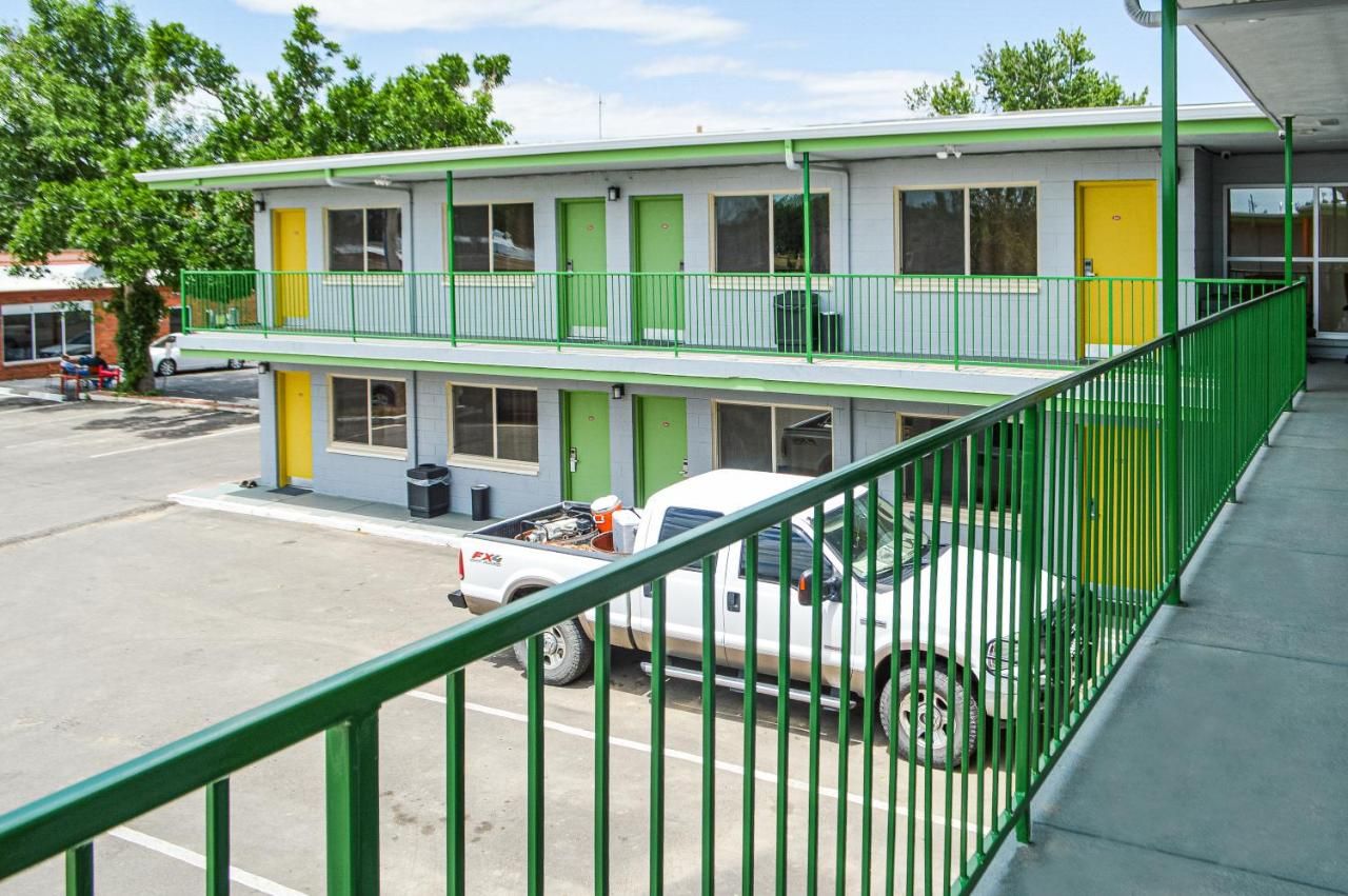 GREELEY UNIVERSITY INN/ GREELEY INN 8