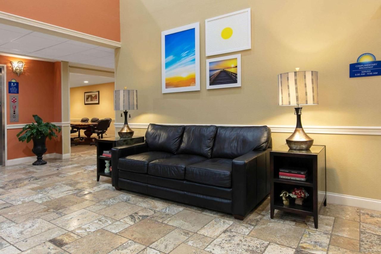Days Inn & Suites by Wyndham Florence/Jackson Area 10