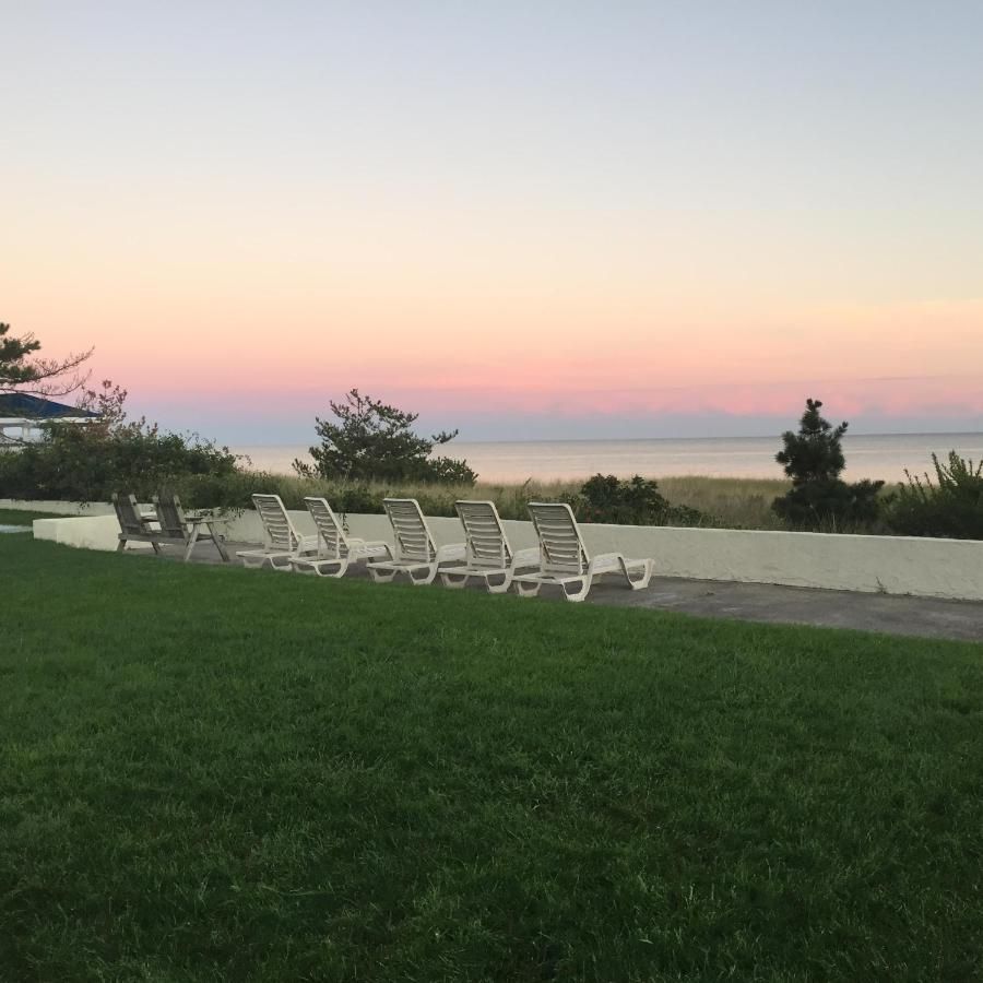 Surf & Sand Beach Motel 9