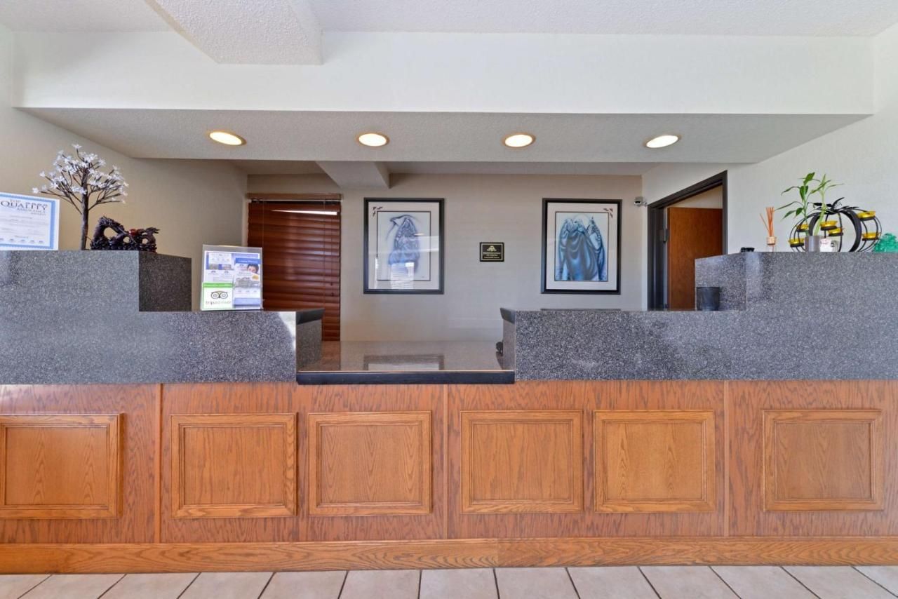 Executive Plus Inn and Suites 10