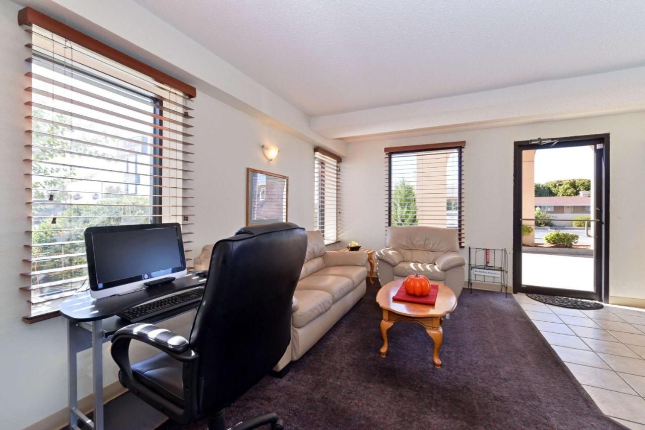 Executive Plus Inn and Suites 9