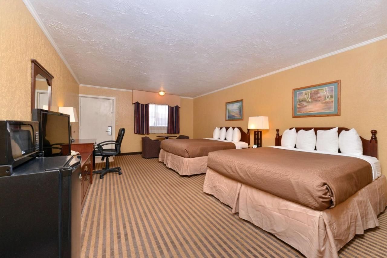 Executive Plus Inn and Suites 6
