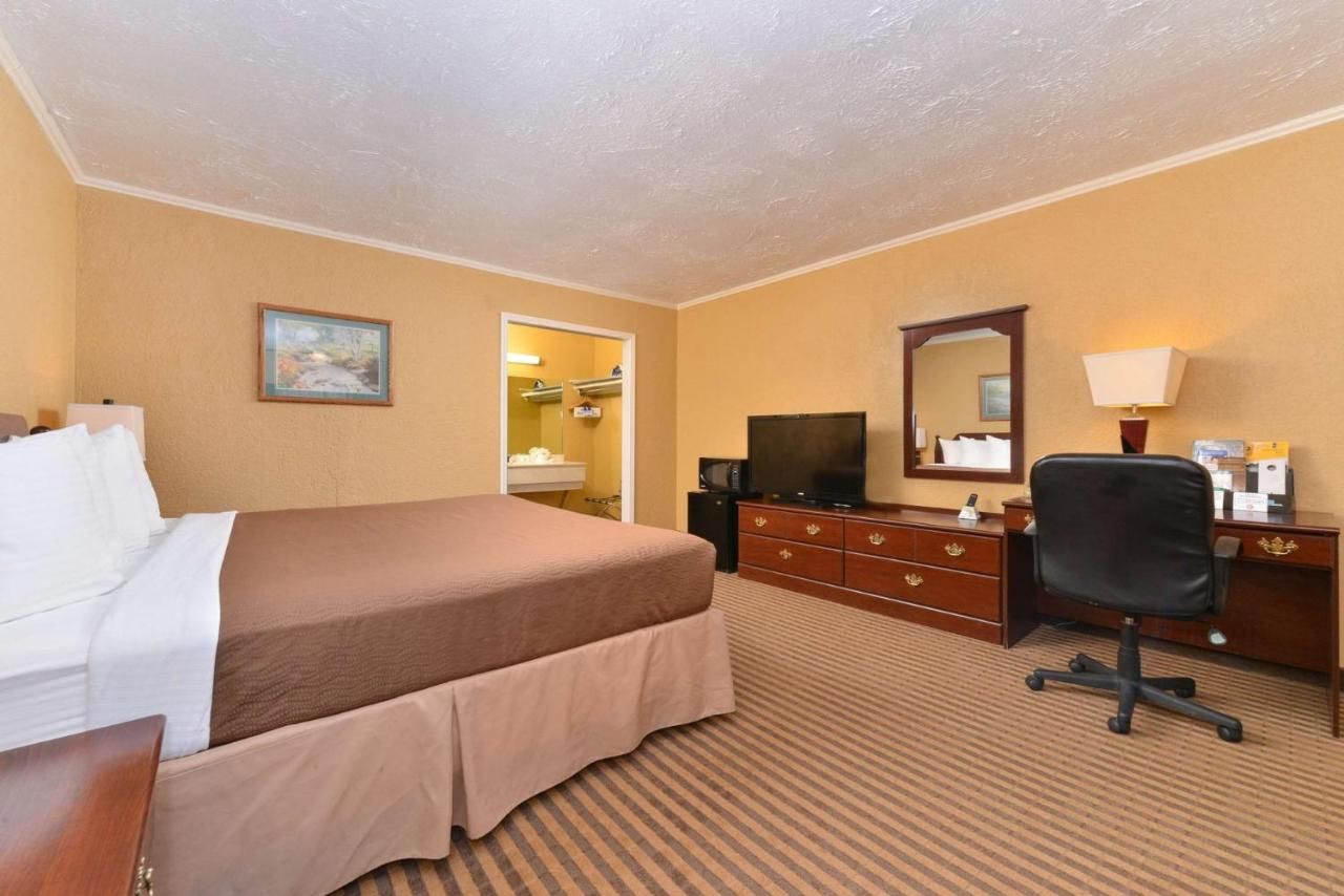 Executive Plus Inn and Suites 7