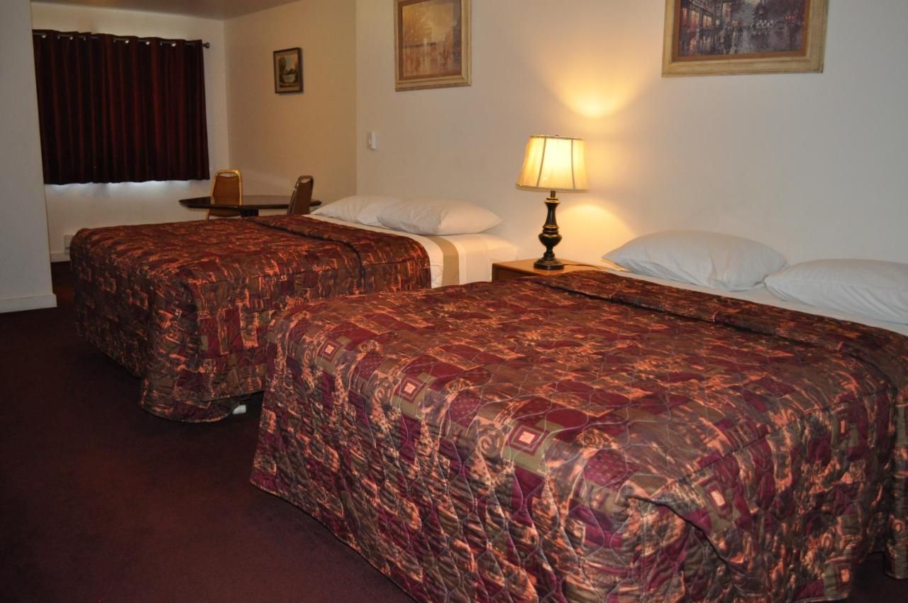 Golden Lion Motel 8