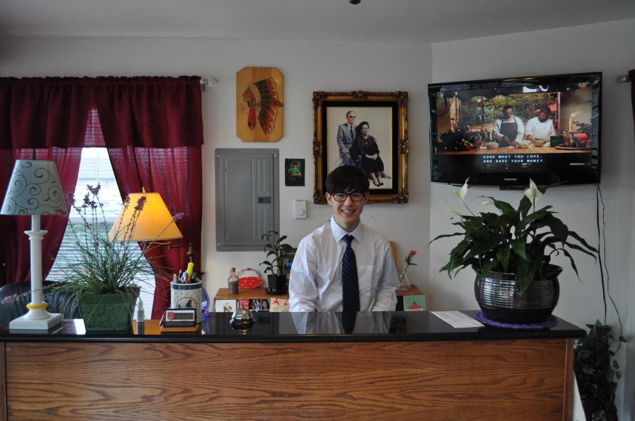 Golden Lion Motel 10