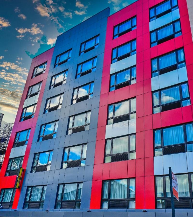 Super 8 by Wyndham Bronx Near Botanical Garden 9