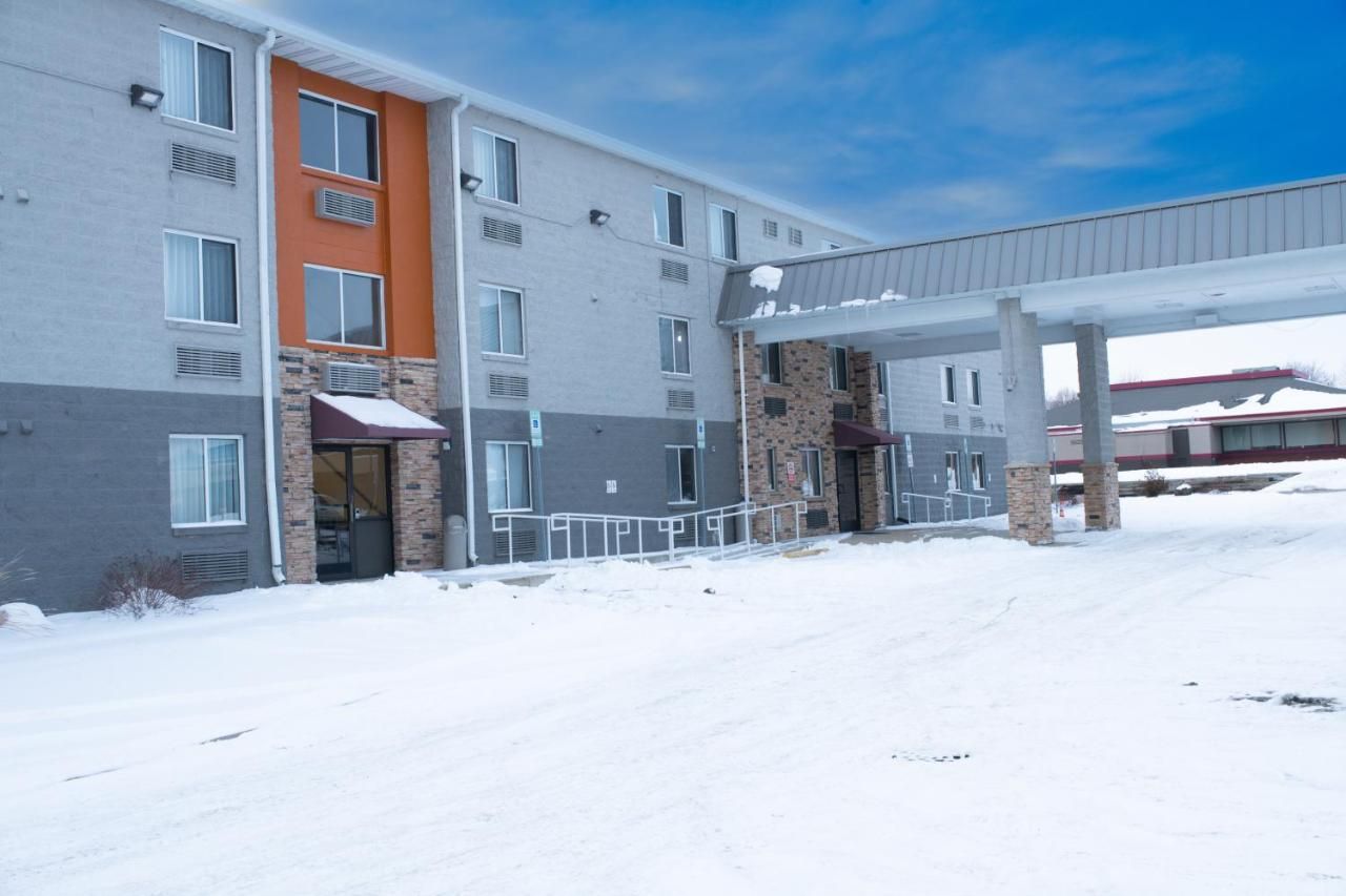 AmericInn by Wyndham Madison WI 10