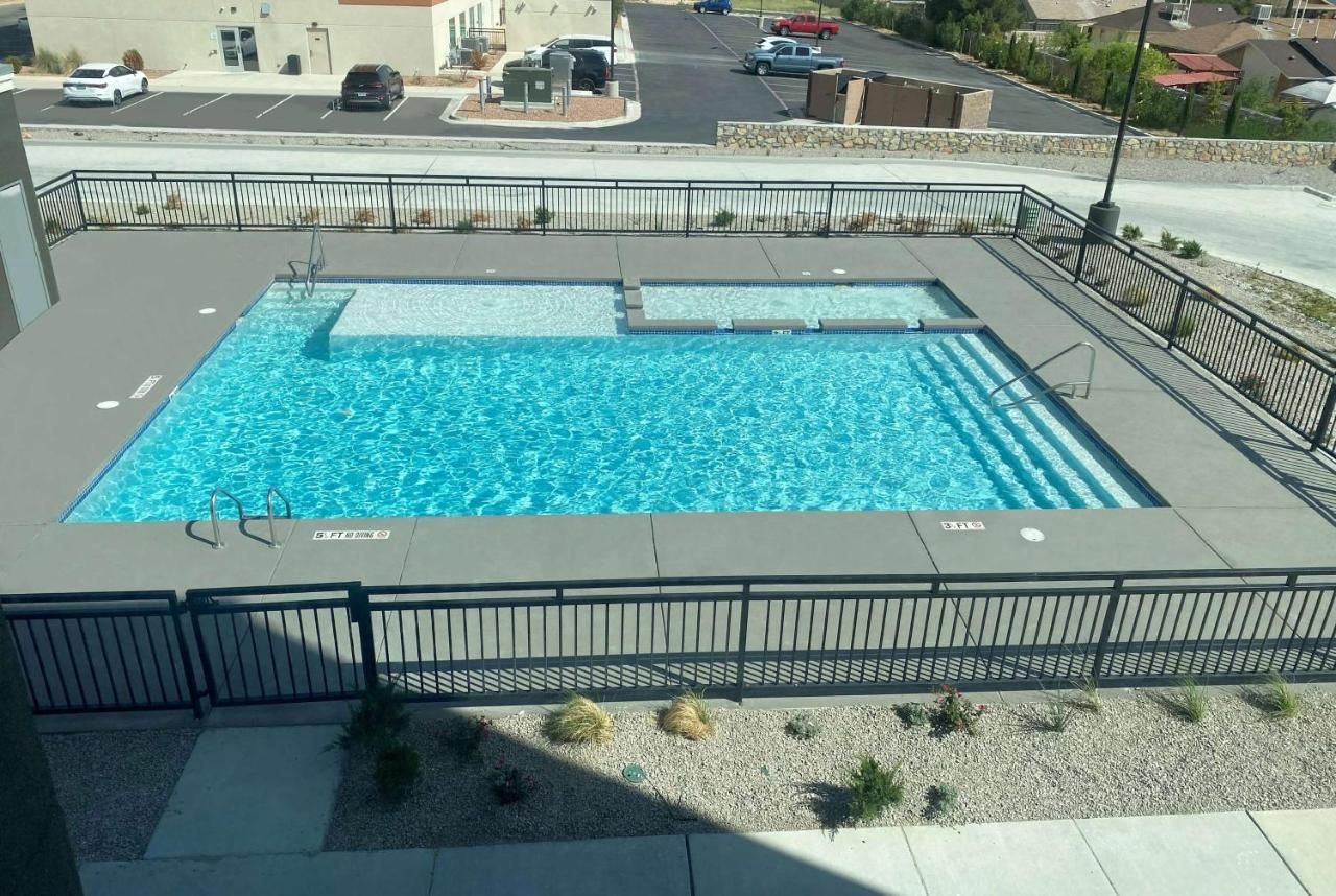 La Quinta Inn & Suites by Wyndham El Paso East Loop-375 6