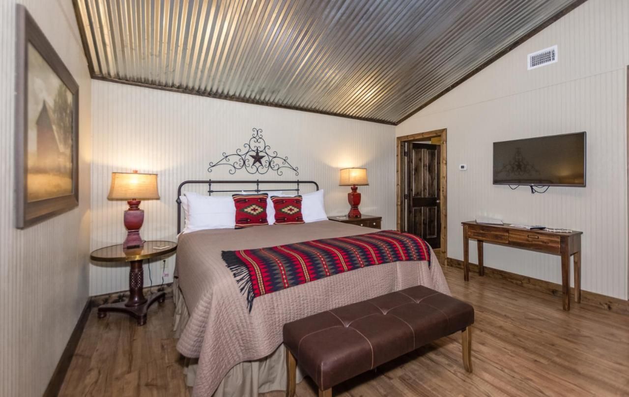 Vineyard Trail Cottages- Adults Only 10