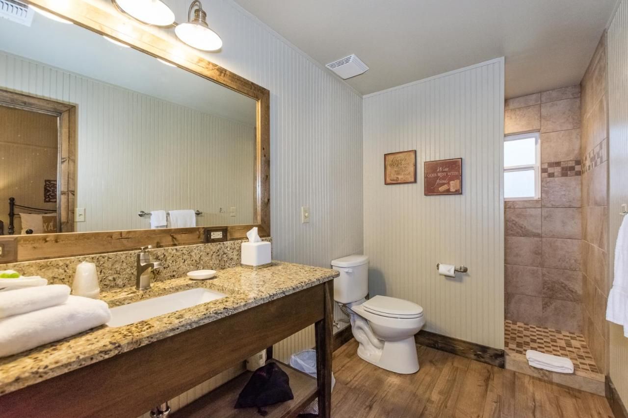 Vineyard Trail Cottages- Adults Only 7