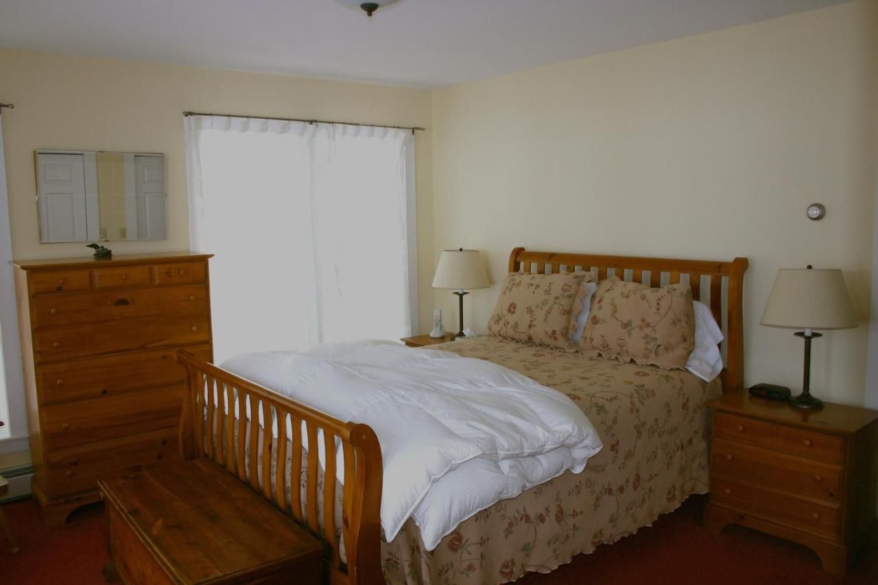 Maple Hill Farm Bed & Breakfast 10