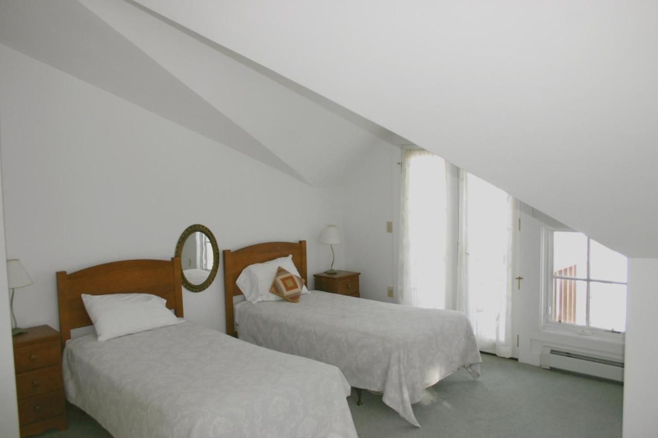 Maple Hill Farm Bed & Breakfast 6