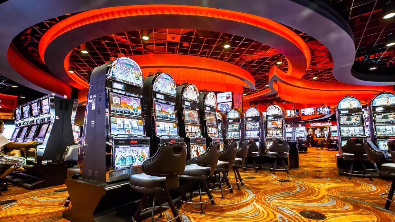 Cherokee Casino Hotel Roland 7