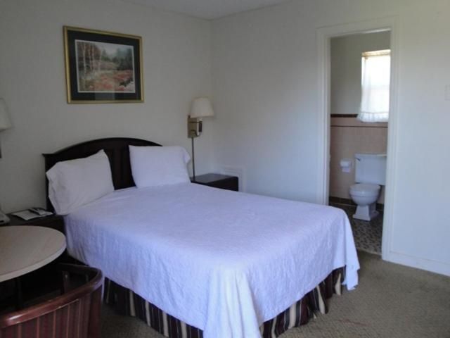 Budget Inn Danville 6