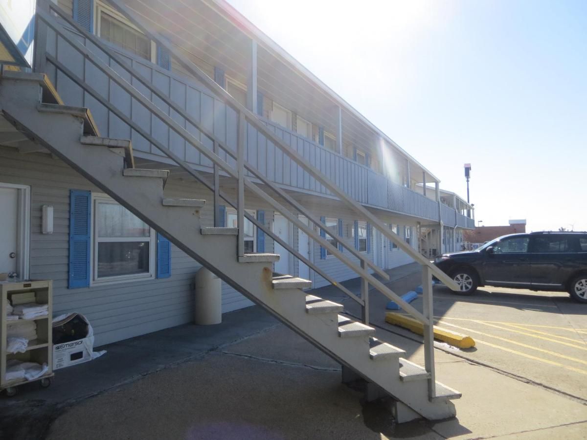 Budget Inn Adair 9
