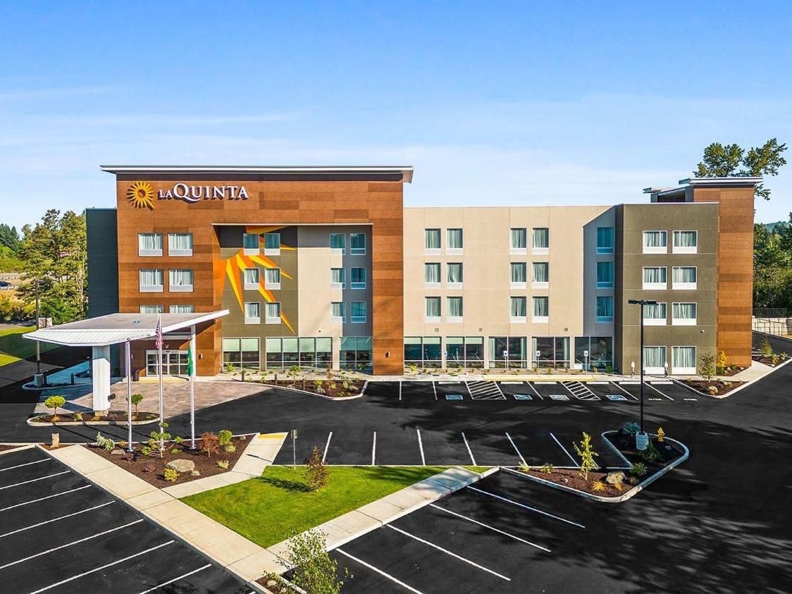 La Quinta Inn & Suites by Wyndham Centralia 10