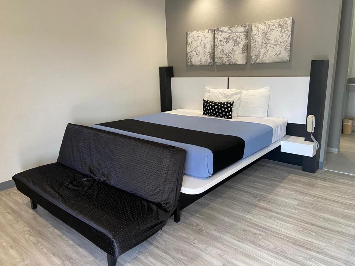 Crystal Inn - Sugarland 6