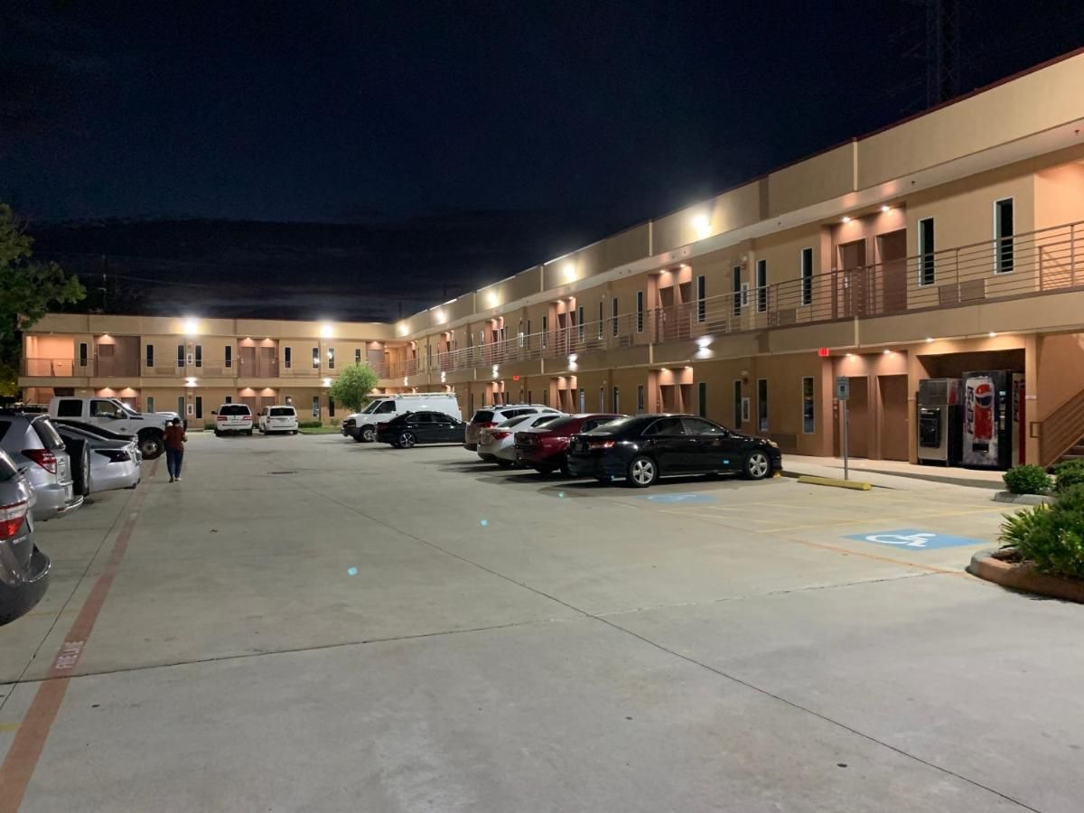 Crystal Inn - Sugarland 9