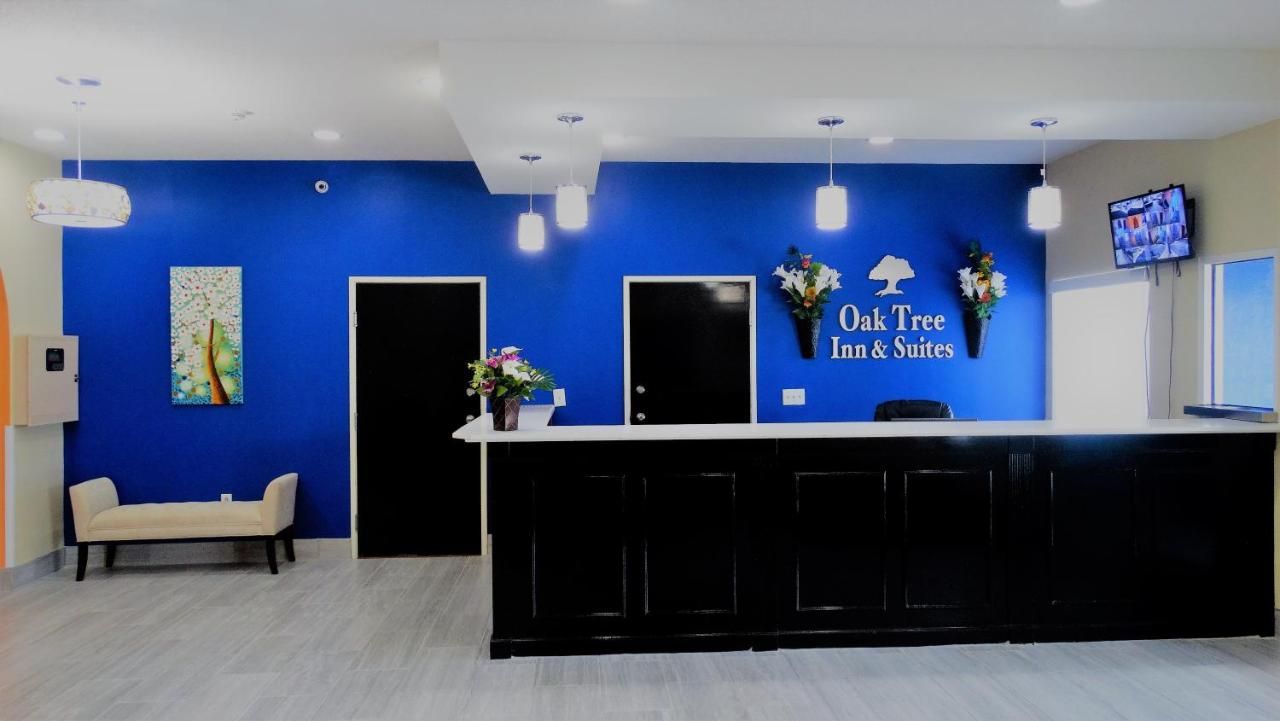 Oak Tree Inn & Suites 10
